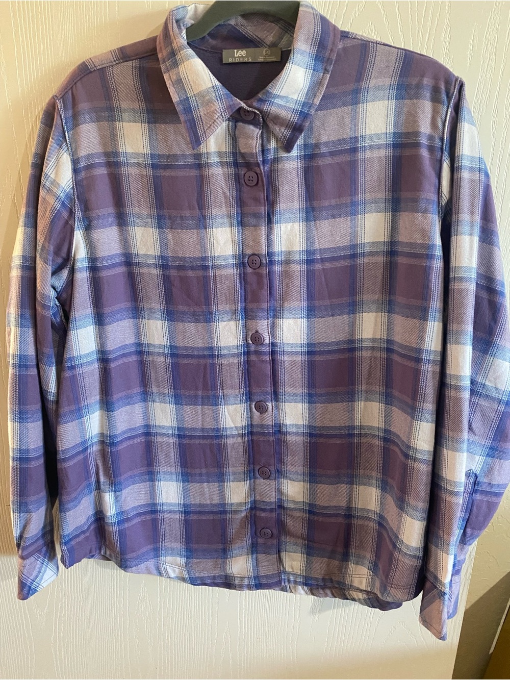 Lee Womenโs Lavender/White Lined Plaid Button-Down Shirt